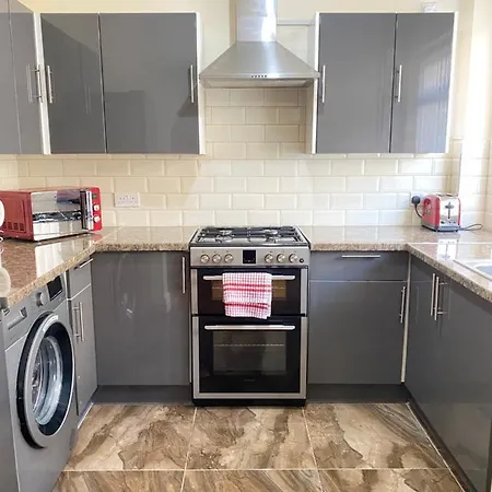 Entire 4 Bedroom House - Ev Point & Free Parking Liverpool Exterior photo