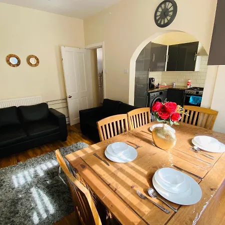 Entire 4 Bedroom House - Ev Point & Free Parking Liverpool Exterior photo