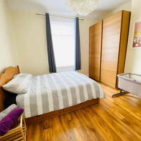 Entire 4 Bedroom House - Ev Point & Free Parking Liverpool Exterior photo